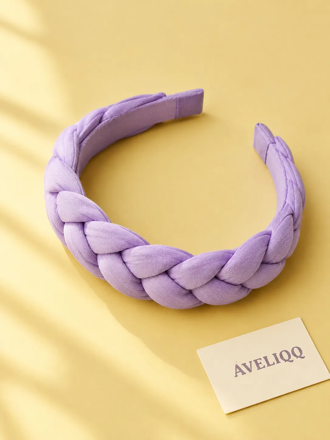 Hårbøjle Braid Loop på ensfarvet baggrund