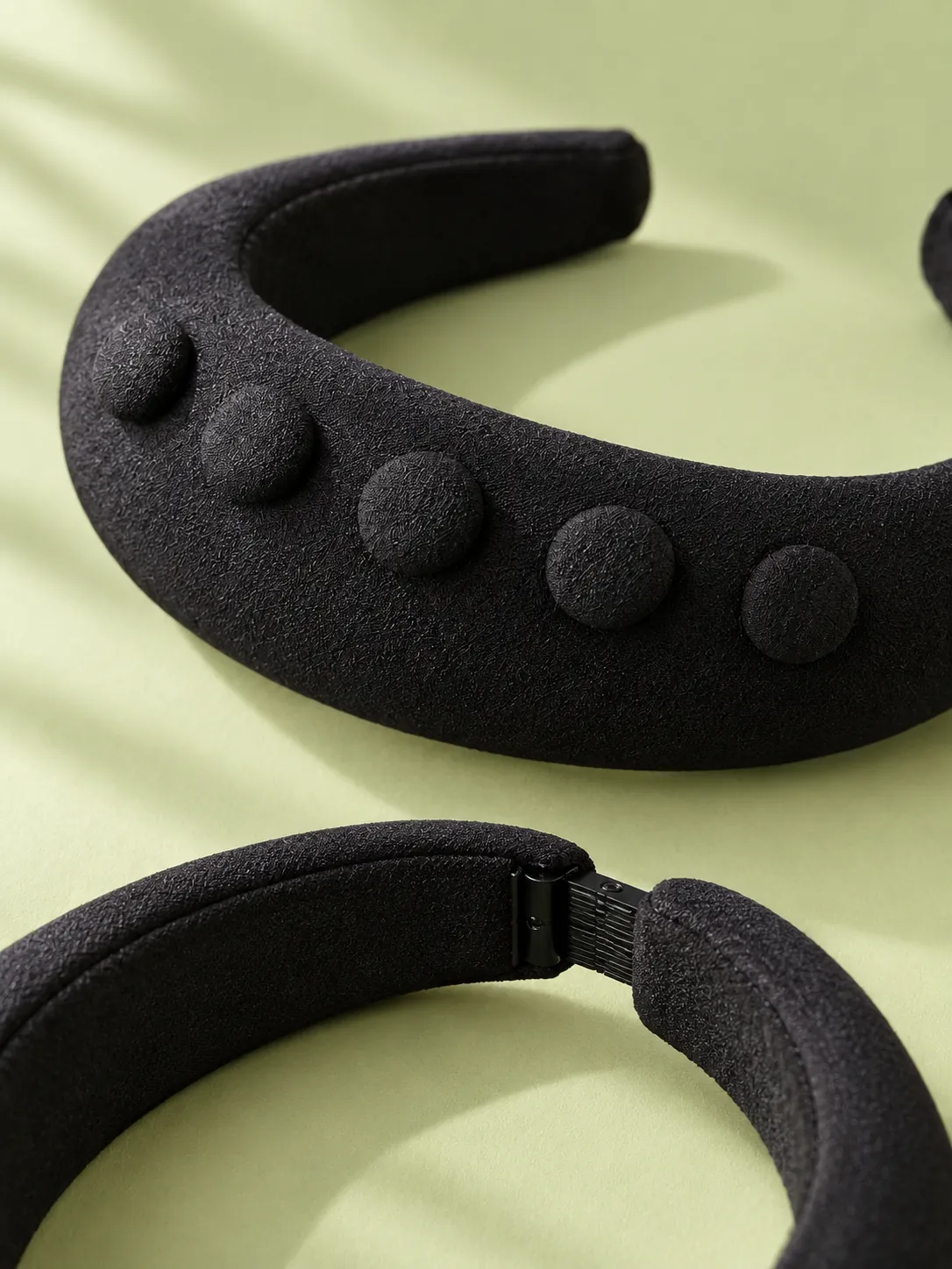 Haarband Button Up, close-up van structuur en sluiting