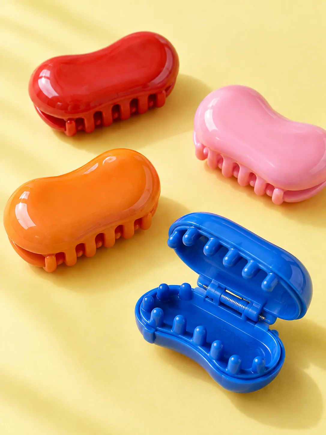 Set de pinces Glossy Bean, gros plan sur la matière et la fermeture