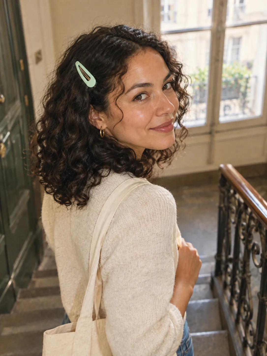 Klikspeldentrio Key Ring gedragen in het haar