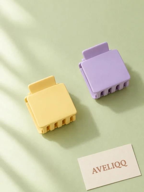 Sticky Note Claw Set on a plain coloured background